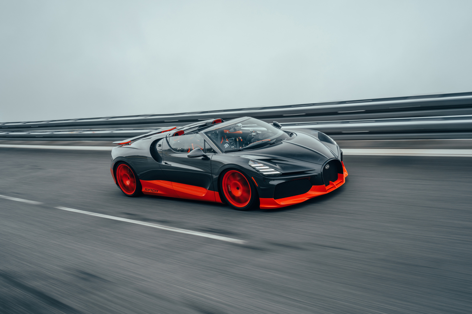 SMALL_1 BUGATTI W16 Mistral World Record
